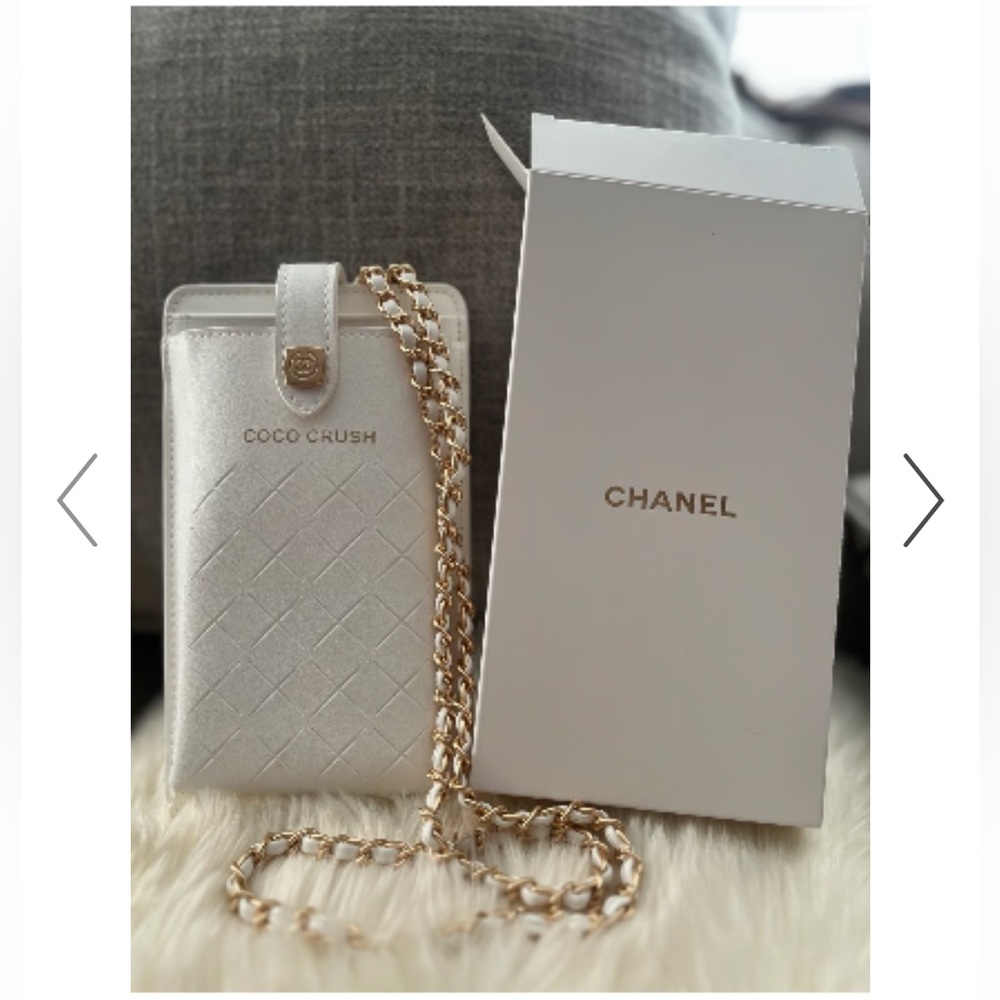 CHANEL Coco Crush Smartphone Case in White with Detachable Matching Strap NWB - Picture 11 of 13